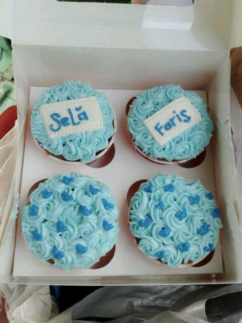 MosyaCake's tweet photo. Ok teteh cantik,langgeng ya kalian ;;)♥★ RT @selselselaa: Thankyou @MosyaCake cupcakenya lucu dan enaak :9 hihi http://t.co/ab4J2Z1hRI