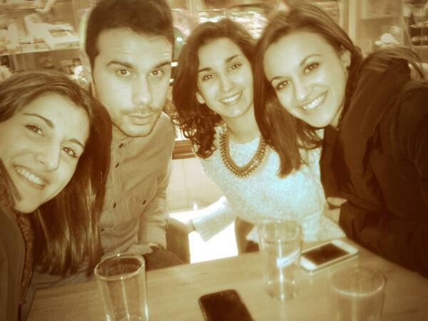 ElenaSaanchez's tweet photo. Empezando el finde!!! #marchandocopadevinoparabelen @BelenGomezV @Mariogom @CrissRodrigueez http://t.co/M9mgO45nCv