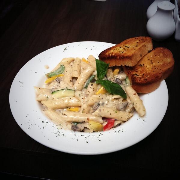 _AmitSawant's tweet photo. #MustTry #Alfredos #Pasta at @aromas_cafe at @MarketcityKurla #Penne #Yum #Cream #Cheese #Mushroom @burrp_mumbai http://t.co/jhMtRaD8sP