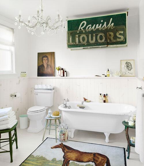 CountryLiving's tweet image. Yay or nay: Would you put a chandelier in your bathroom?

See more bathroom makeovers: cntry.lv/6016eL0j
