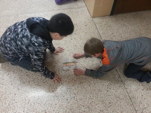 MtVElem's tweet photo. 4th graders learning about simple machines-and trying them out http://t.co/GW5sHXoEXv