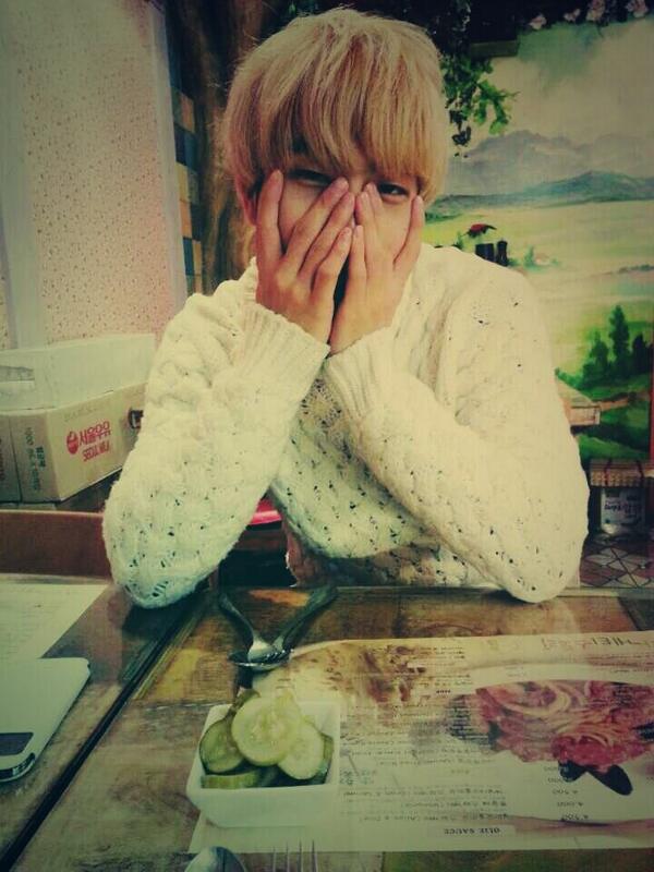 BOI_SG's tweet photo. [TRANS] @oper00000 Happy lunar new year~~^^ http://t.co/GmqMeX6wrN