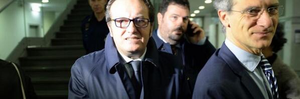 ilgiornale's tweet photo. Scandalo in Regione #Abruzzo, De Fanis, la moglie e l'amante in procura http://t.co/8uPcdsbnjq #DeFanis http://t.co/XqytX85De5