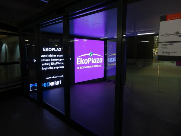 Glaifa's tweet photo. @glaifa bedankt @Spuimarkt @denhaag  en allen die hebben meegewerkt aan de realisatie van 7 #leddisplays http://t.co/M8g01Nf9zp