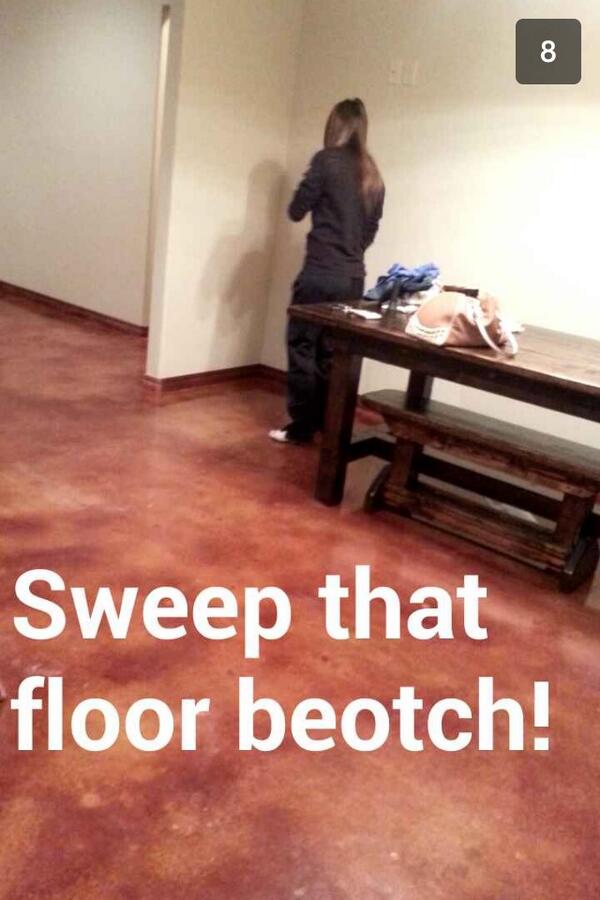 erikka_nicholee's tweet photo. What I deal with on a daily basis. Cleaning and skanks 👯🔫🚽🚿🛁 @JemiKay http://t.co/i8qxA1qigX