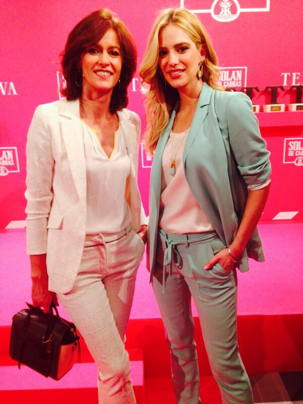 “<a href="/NuriaMarchCom/">NuriaMarchCom</a>: En los premios T de belleza de <a href="/telva/">Telva</a> con <a href="/teresabaca1/">Teresa Baca</a> ” guapas!! Ni charlar un ratito...