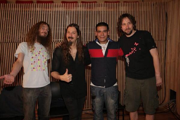 MemoElguea's tweet image. Pues aquí junto a Guthrie Govan, Bryan Beller y Marco Minnemann ... #TeamMexProg