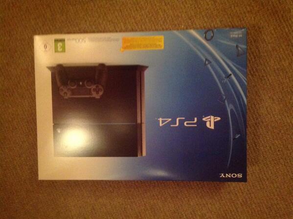 FUT14_DEAL's tweet photo. FINALLY. I GOT MY PS4. After 2 months waiting http://t.co/kbqn1mOunM