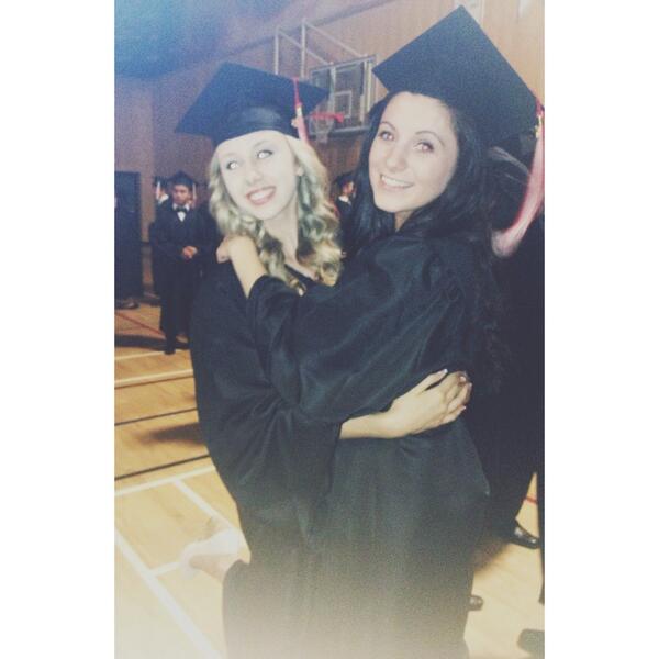 taaylorpennykid's tweet image. Throwin it back cus its thursday 💁 #grad2013 @briannaaferland