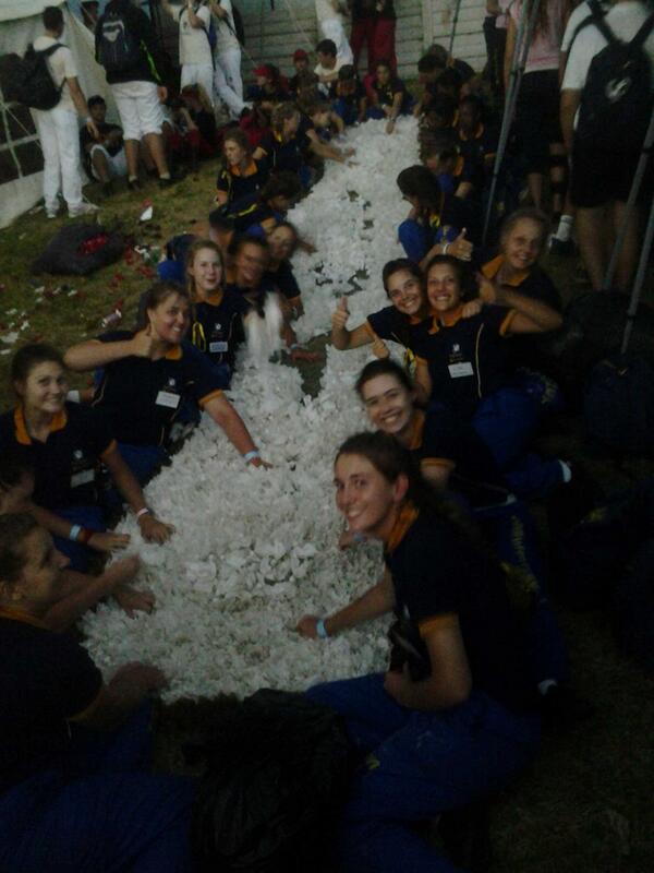 <a href="/MinjonetDames/">Minjonet Dames - PUK</a> RT"<a href="/PUKfm936/">PUKfm 93.6</a>: While the storm brews the busy bees <a href="/MinjonetDames/">Minjonet Dames - PUK</a> put their final touches! #JOOL14 -SS "