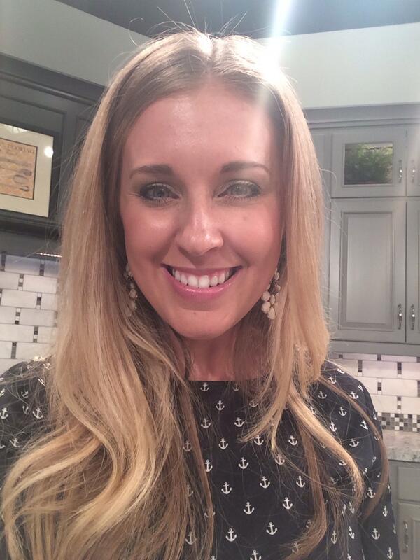 kaylaleitzke's tweet photo. Gettin ready to show SLC some fun ways to eat healthy on Super Bowl Sunday on abc4 and repping @deltagamma! #anchored http://t.co/9W42LaxNeX