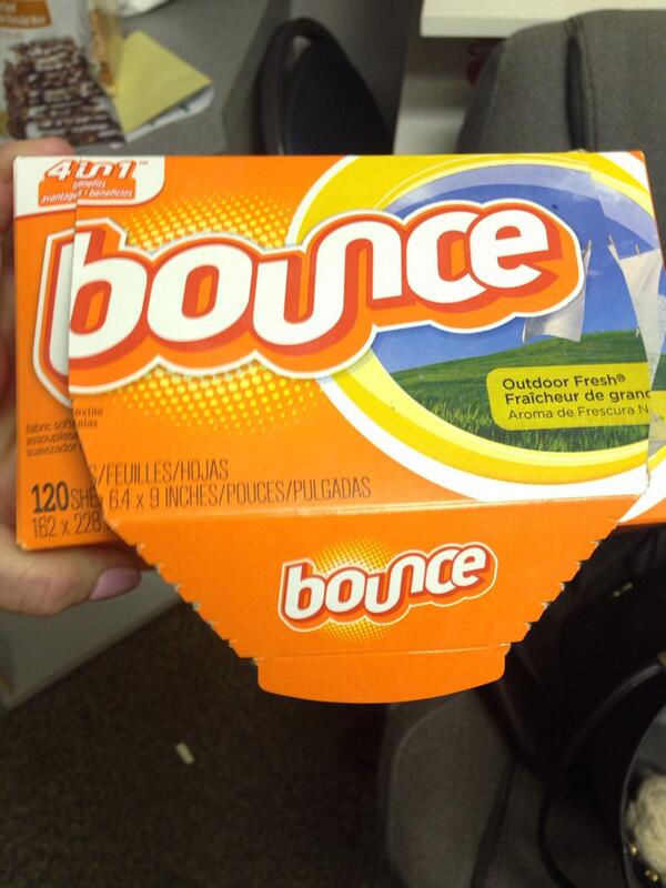 aliN030's tweet photo. Rubbing my head with these all day 👌#likeacharm #staticelectricity #winterprobs http://t.co/0TWTprC5Nl