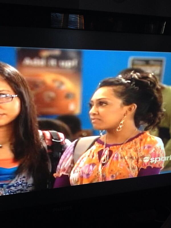 melindashankar's tweet photo. “@iHeartDegrassi_: Aw lil Mindy @melindashankar #howtobeindie #throwbackthursday #tbt #backintheday http://t.co/0HtB4lZSnn” 😂