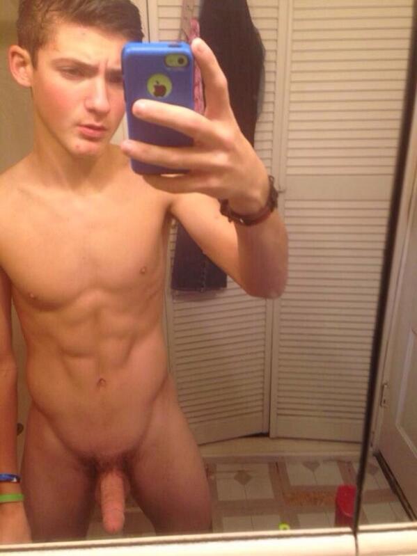 TwinksSubmit's tweet photo. “@GentalBear92: "@BritXXXmodels: http://t.co/Fo4SBsecPs http://t.co/jNp0S3hqer" gorgeous guy !! #Musclelicious #studlicious yumm yumm !”