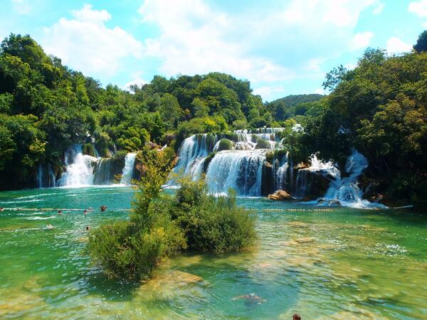 Spandoekdrukker's tweet image. Je eigen foto als tuindoek ter decoratie van je tuin... Weer een gelukkige!