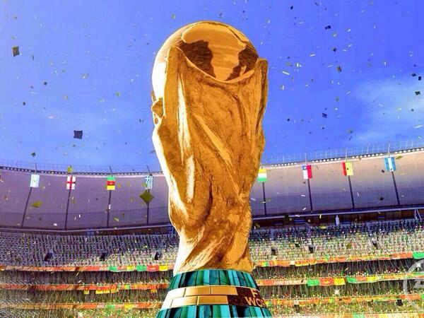 FootballFunnnys's tweet photo. RETWEET if you can't wait!!! http://t.co/vTG6oIDC5L