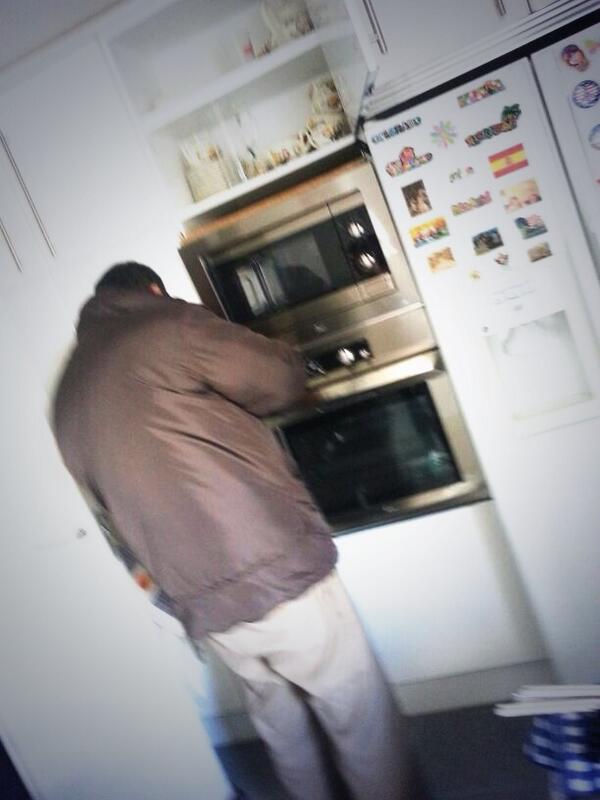 MacaaBilbao's tweet photo. Calentar unos macarrones en el microondas y provocar un mini incendio en la cocina🔥🔥 @isabelopez93 @MARTACOCOTTE http://t.co/RYXX5WwGPb