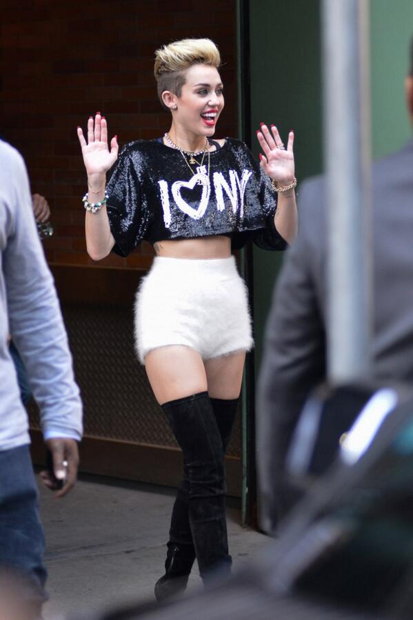 angorafurCD's tweet photo. want your short Miley💘💘 @MileyCyrus #angora #sweaterfetish 😍💘 http://t.co/nu0fEW4vJG