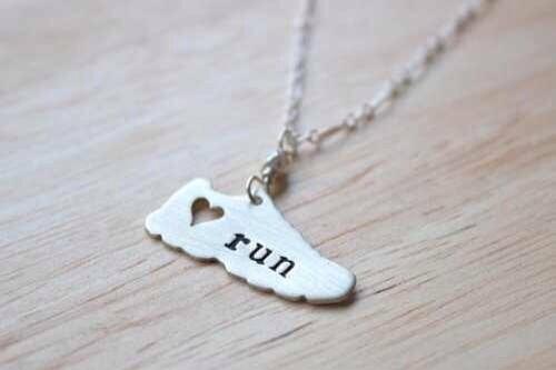 PrettyLilLifter's tweet image. I want this necklace. Right meow.