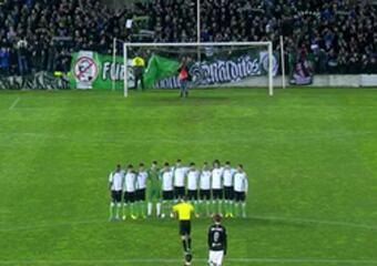 marca's tweet photo. Con el honor no se juega http://t.co/jt3NeGw16f http://t.co/l3dHLpnLya