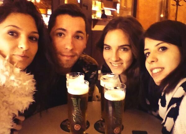 AliciaGarciaC_'s tweet photo. De momento, podemos decir que la cerveza húngara está MUY buena! 🍻 @Jesus_Howl @MayteLluesma #Marga @ http://t.co/kQJ8qXoiXO