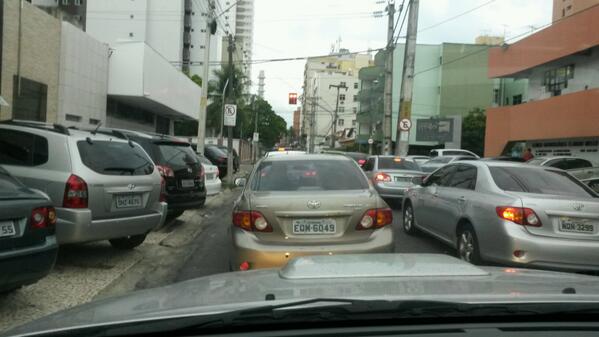 MarcosVcorrea's tweet photo. Começa engarrafamento... (Torres Câmara) http://t.co/FWt0Z5LpR6