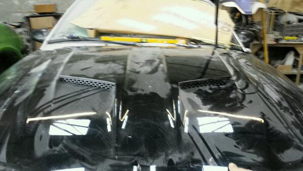 savemystang03's tweet photo. Dual vent bonnet I think its a saleen http://t.co/0A33d0belS