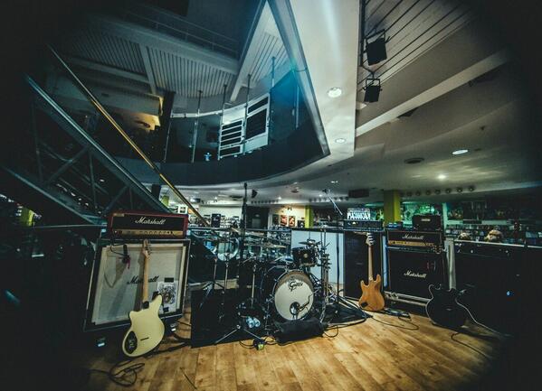 chrisymas's tweet photo. 'Proper gig in a shop' @getdeluxe #CMM1 http://t.co/MTKxPWEZyR