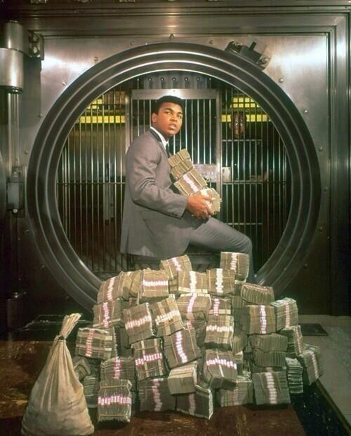 IncroyablePics's tweet photo. Muhammad Ali, avec ses gains en 1964 .. http://t.co/TdTkKgIHql