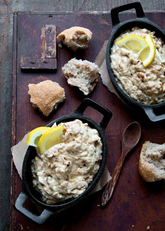 UberStoneCrabs's tweet photo. Make crab the star of ur super bowl gathering Fresh claws FL Keys pair well with delicious dip http://t.co/WlOH7Fp00c http://t.co/dK4OHiPKFK