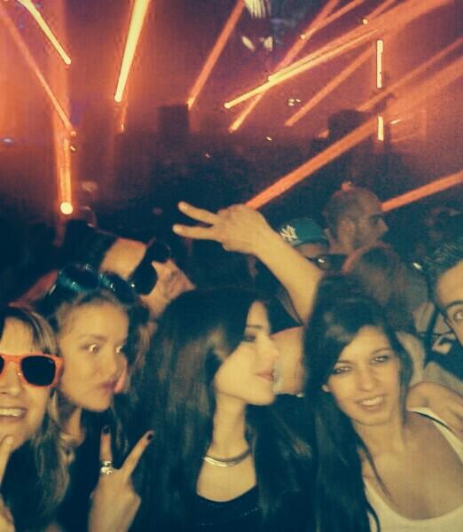 teresavtd's tweet photo. Termina ya!! @alburaa .Febrero- Marzo 👯 ya tengo dos en mente ajjaaj http://t.co/lXlXrUdMFY