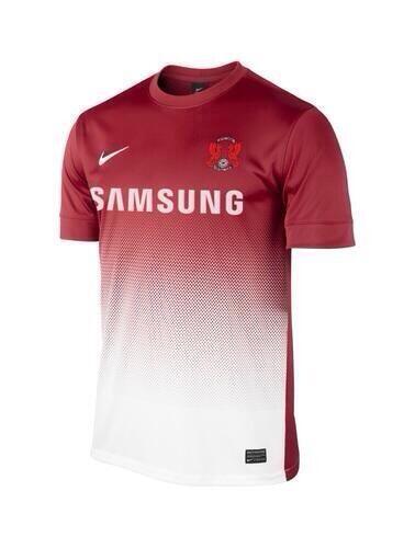 StevanCC's tweet photo. Top 10 Kits in 13-14 Season:  #10 Celtic Away Kit #9 PSG Home Kit Full list -> http://t.co/Su0fPuKQzM http://t.co/vHKGNApmVc