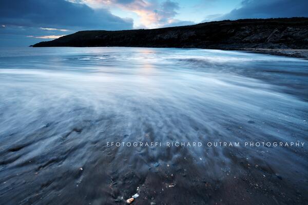 Last light at Porth Trecastell yesterday.
#anglesey #ynysmon
#porthtrecastell #wales #cymru