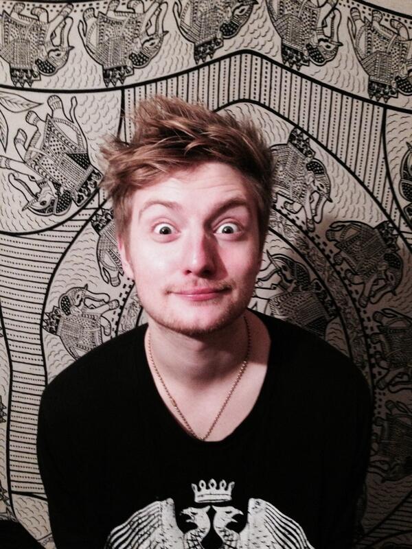 bare_sam tweet picture