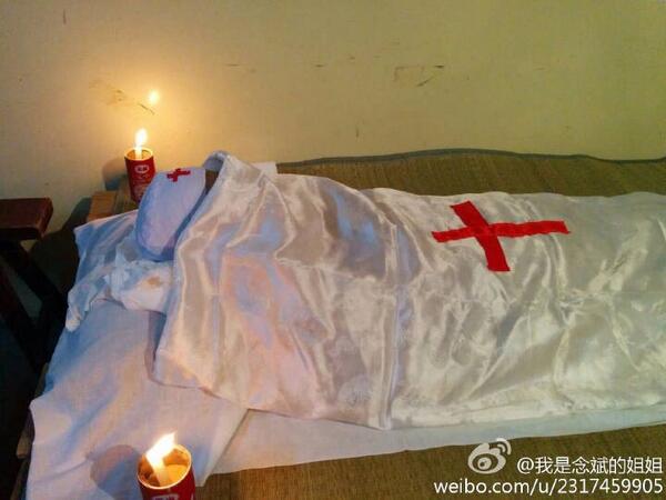 ZhMinYH's tweet photo. RT @hesuoge 2014年春节，昨夜零点前夕念斌的母亲离开人世。念斌系囚八年，父母先后离世，未能守到相见。目前，#念斌案#，依然在延期审理中...终审判决前“嫌疑犯”念斌将无法回家奔丧,见到母亲遗容。福建公安造孽。是为记 http://t.co/dp1dzUuwqp