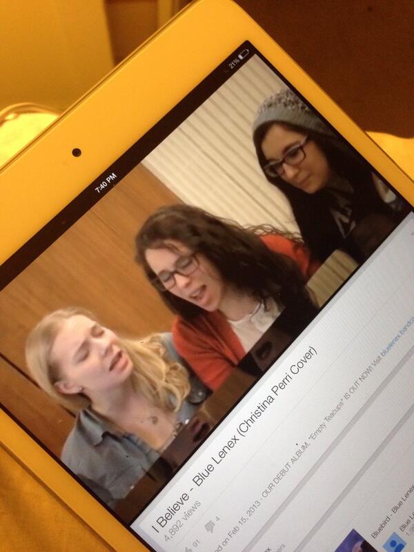 BlueLenex's tweet image. Dawww ☺️ “@madirauhll: THIS IS GREAT PLEASE EVERYONE WATCH THIS http://t.co/W1i0qHpmis”