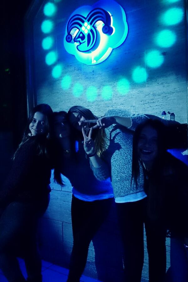 albamulet_'s tweet photo. Os quiero mucho xoxis @NurGarVer @CarlitaSolera @mireeia22 http://t.co/m5vG0EWfyr