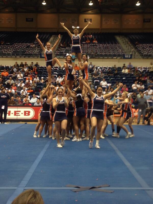 UTSAinsiders's tweet photo. An action-packed halftime performance by @UTSAcheer tons of energy http://t.co/K2m49x3U43