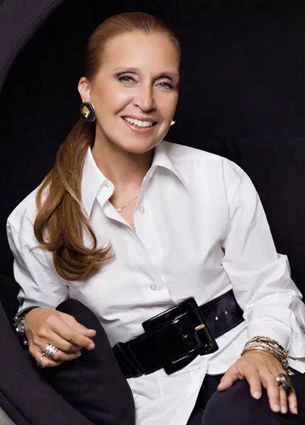 curlybatgirl's tweet image. She goats the magic! Magic! Magic!! The one and only #DanielleSteel! Yo la amo ni mas a ella!!! #FavoriteWriter