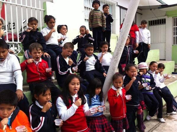 JLideresEZ's tweet photo. Hoy en la primaria "Gral. Miguel Alemán" en #Miradores #ViveYSonríe @ErikaAyalaR @gu7i @ZelmaBaez http://t.co/pCS0dMDKlT