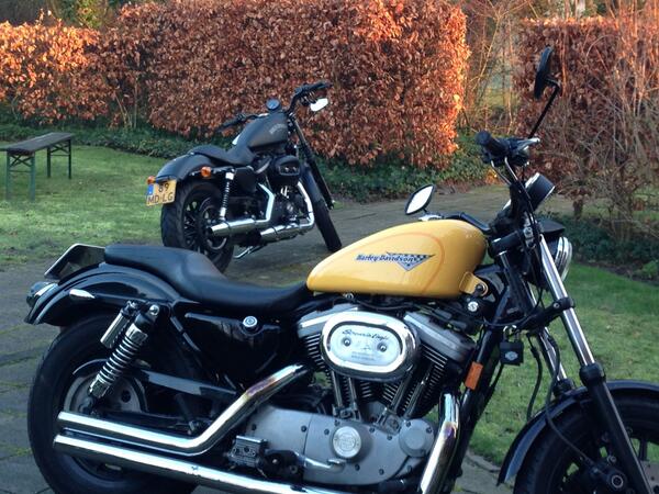 TwoPine-parking! <a href="/tychov/">Tycho Vermeulen</a>: Ben niet meer de enige op een #harley bij <a href="/twopine/">TWOPINE media</a>. Wel gaaf zo met die van @thijspit erbij.