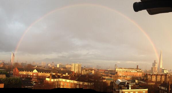 LondonDadOf4's tweet photo. RT @WarlockDJ: As the gold moves from the #Heygate to #TheShard #Londonrainbow http://t.co/WbbBmI8lX7 @se1 @MetroUK