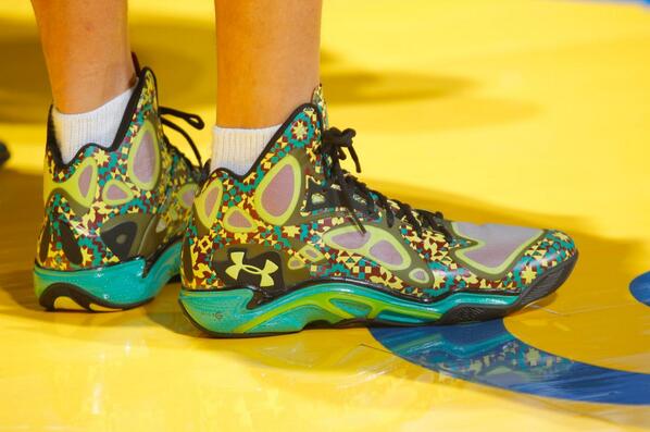 steph curry shoes tonight