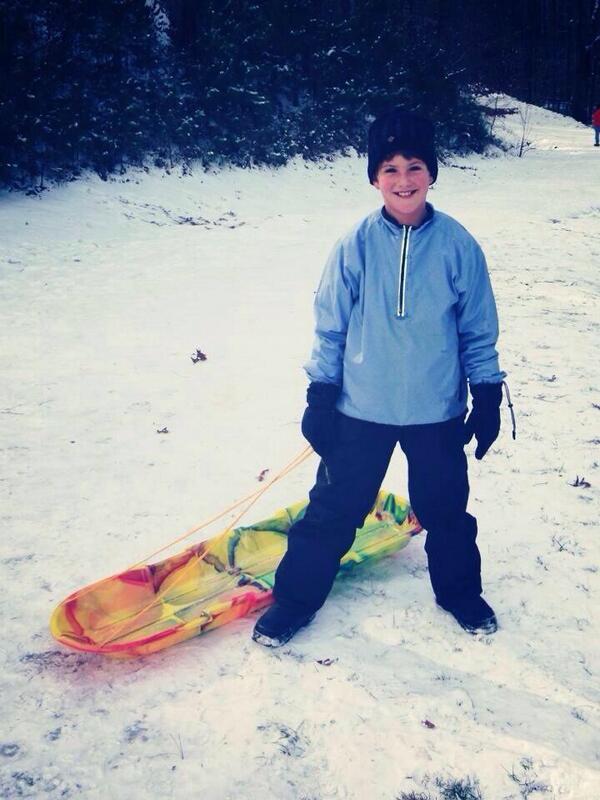 MattyBRapsJP's tweet photo. 【ツイート訳】
初めてソリ滑りをするよ！すごくなりそうだよ！(^^) http://t.co/ki4cMECku5