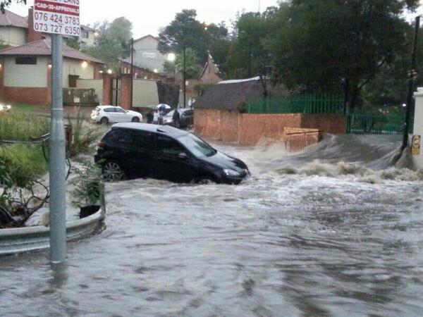 Flooding of bridge in Douglasdale. @er24ceo <a href="/ER24EMS/">ER24 EMS (Pty) Ltd.</a> <a href="/PigSpotter/">Cliff - That's All</a> <a href="/TrafficSA/">TrafficSA</a>