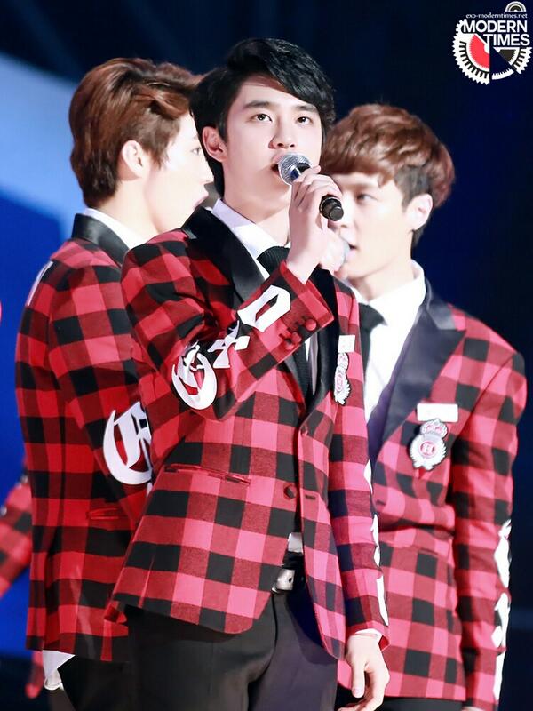 moderntimes__'s tweet photo. 우리우리 설날은 오늘이래요 130123 서가대 #디오 #경수 http://t.co/zQaeP4Migg http://t.co/RITRuETYAo