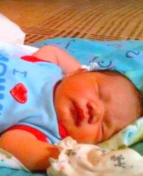 nased21's tweet photo. My cute niece http://t.co/2TxLrHPM5S
