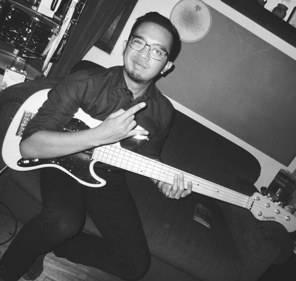 bag_beat's tweet photo. our bass man himself @adrianbramantyo last night with @geraldhiras and @aldhanprasatya http://t.co/5czWO8uzLN