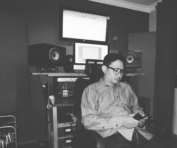bag_beat's tweet photo. Mr.Aldhan pro bro on the mix! @aldhanprasatya http://t.co/J0yLZZuyKb