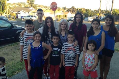 MariaMendoza_D's tweet photo. Y aquí estoy con todos mis nietesitos" muy orgullosa de ellos" los amo""" http://t.co/B8IAYXWM4o